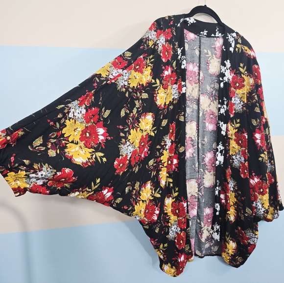 Plus Size Women's Floral Kimono - Picture 4 of 5